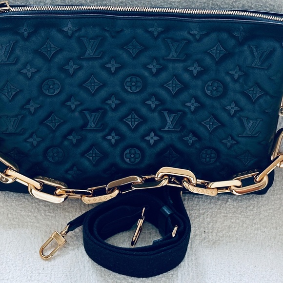 Coussin MM in Noir & Gold – Understated Glamour, Bold Refinement - Picture 12 of 12